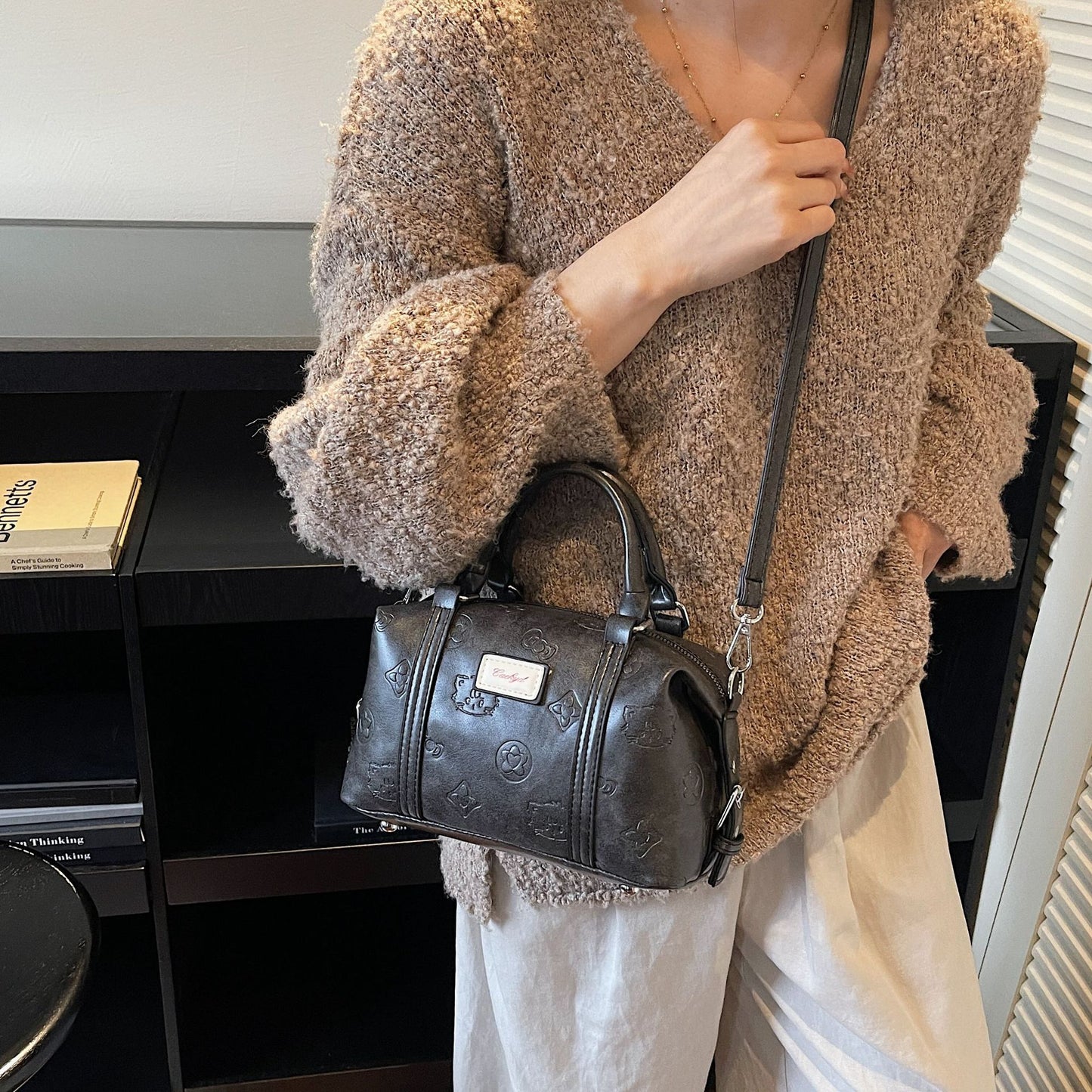 Luxury Retro Women's Leather Handbag – Large Capacity Shoulder & Hand Tote